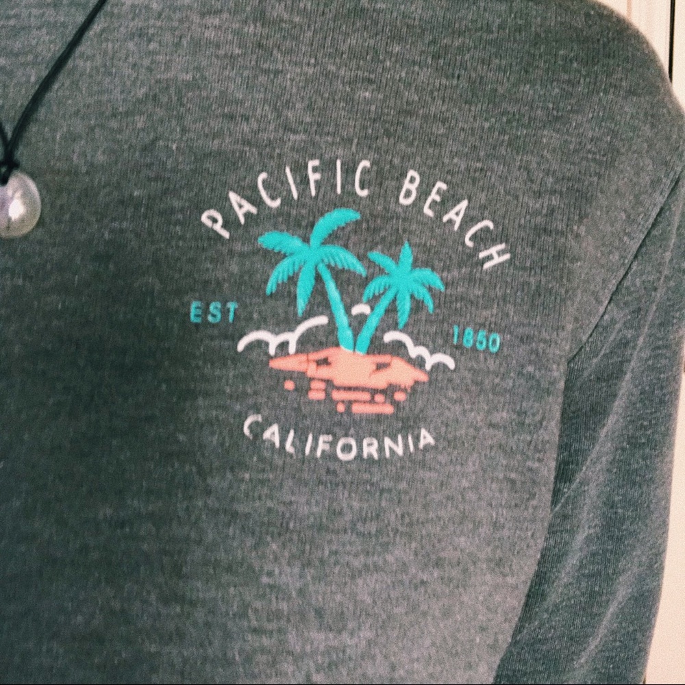 (SOLD‼️) Pacific Beach Crop Top - Picture 2 of 2